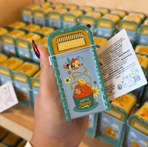 NEW🌟Disney 2026 Epcot Flower & Garden Festival Spike The Bee Salt Pepper Shaker