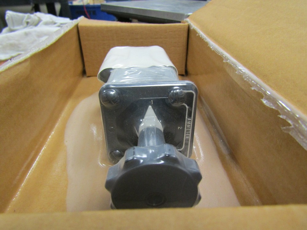 👀 NEW GE GENERAL ELECTRIC TYPE SBM VOLTMETER / ROTARY SWITCH 10AA008