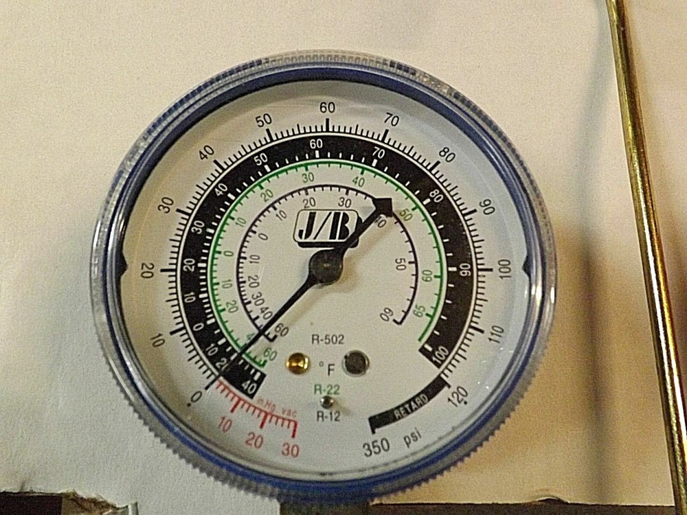 J/B CHARGING & TESTING 4 VALVE MANAFOLD & 4 HOSES