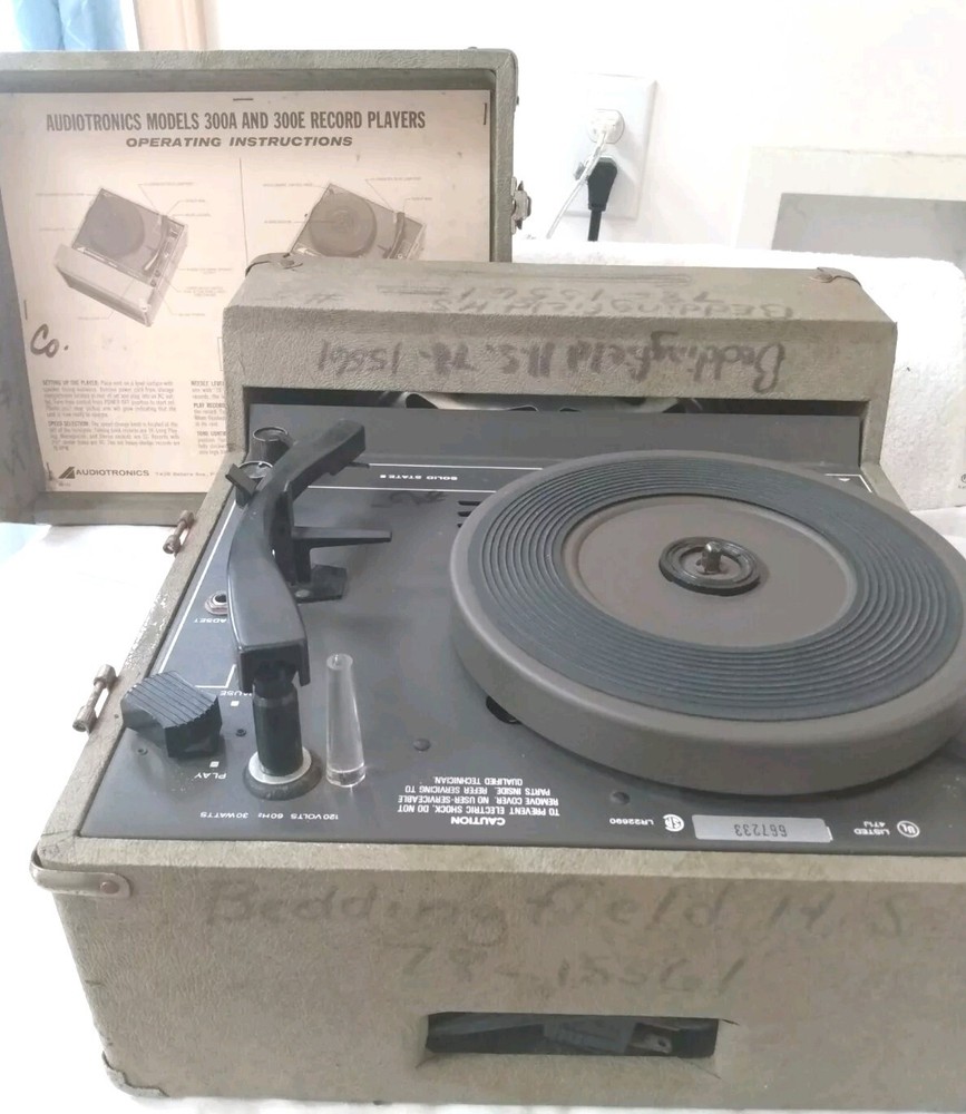 Vintage Audiotronics 300A Classroom Suitcase record player 1969 ~ Tested