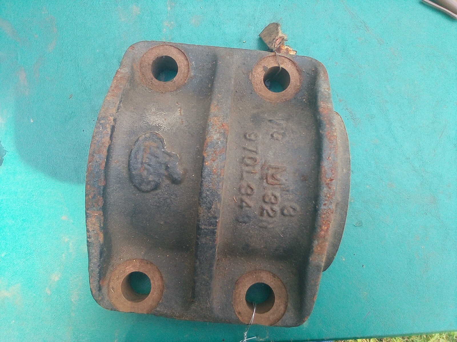 New OEM Trunion Cap for 55,000lb Mack 97QL343