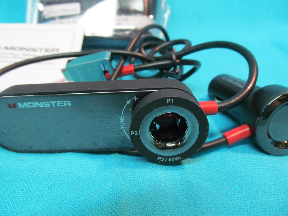 MONSTER iCARPLAY FM WIRELESS TRANSMITTER 800 FOR 30 PIN iPOD & iPHONE