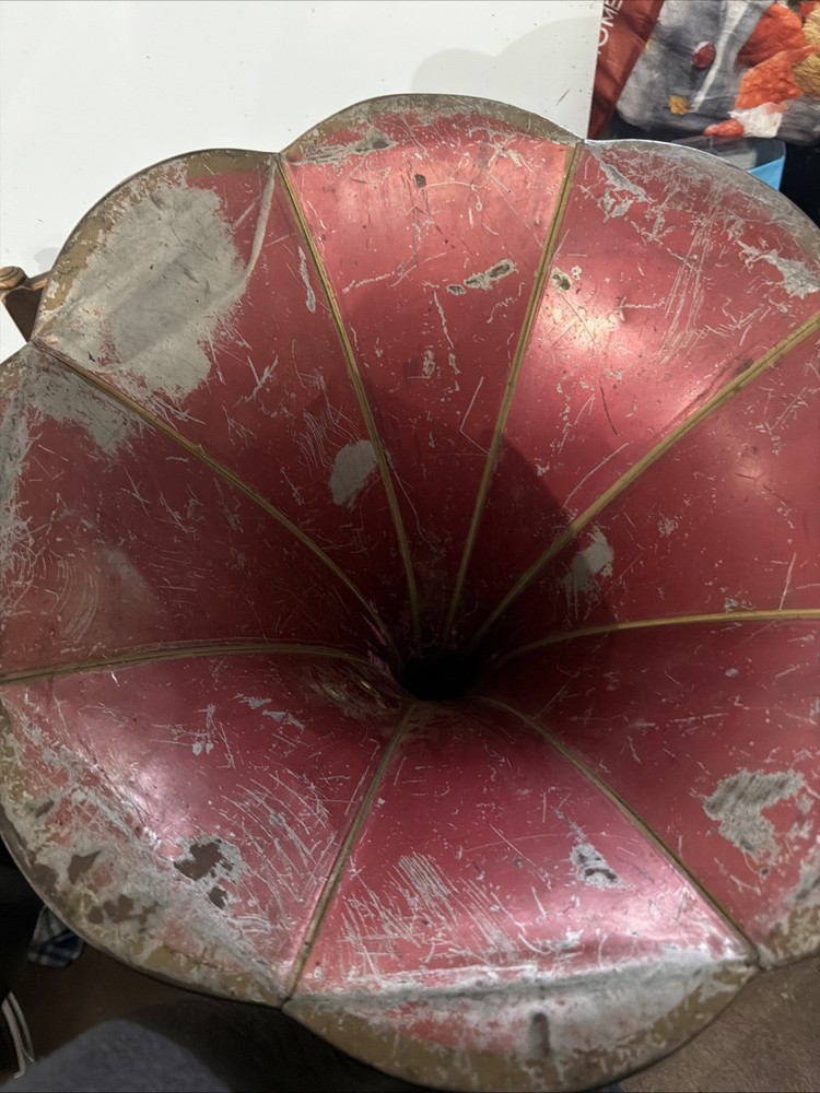 phonograph horn Red