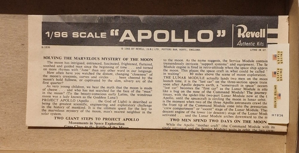 Astronaut in Space & Apollo Spacecraft model kits