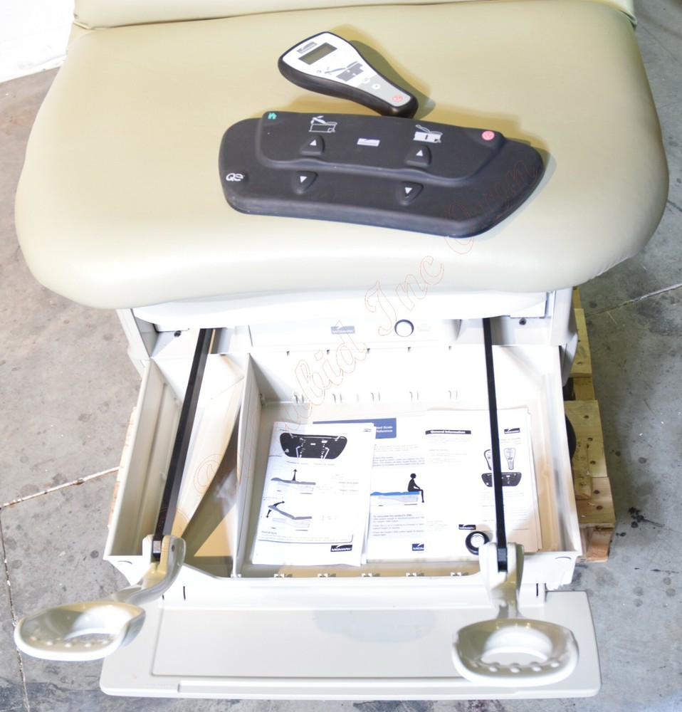 Midmark 625-004 Barrier Free Exam Table, Wireless Footswitch & Hand Control 2012