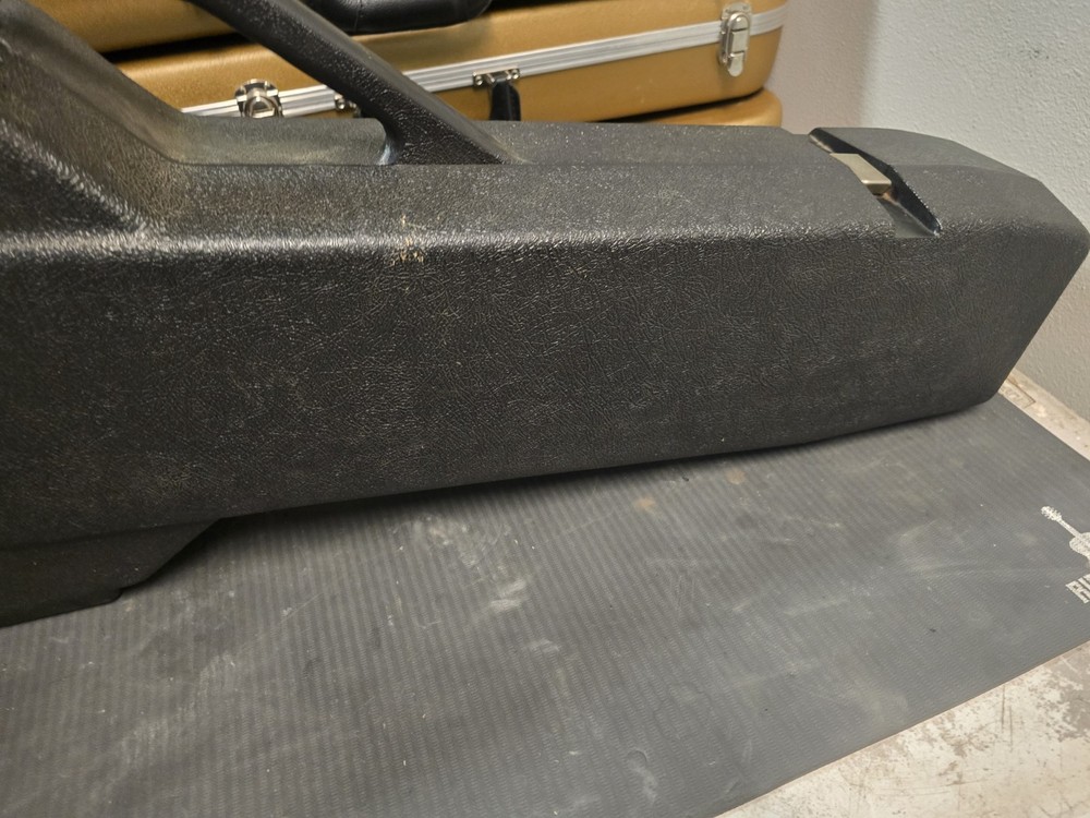 Gibson protector hard shell Black lining SG great cond 3 Latch #2