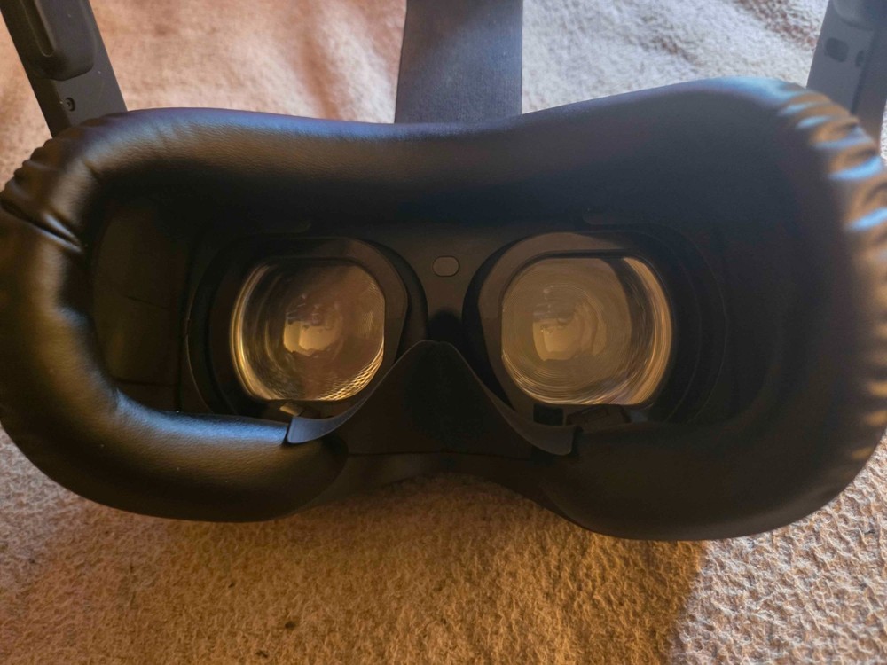 HTC Vive Focus Vision Wired Bundle, XR Headset DisplayPort PC VR Streaming