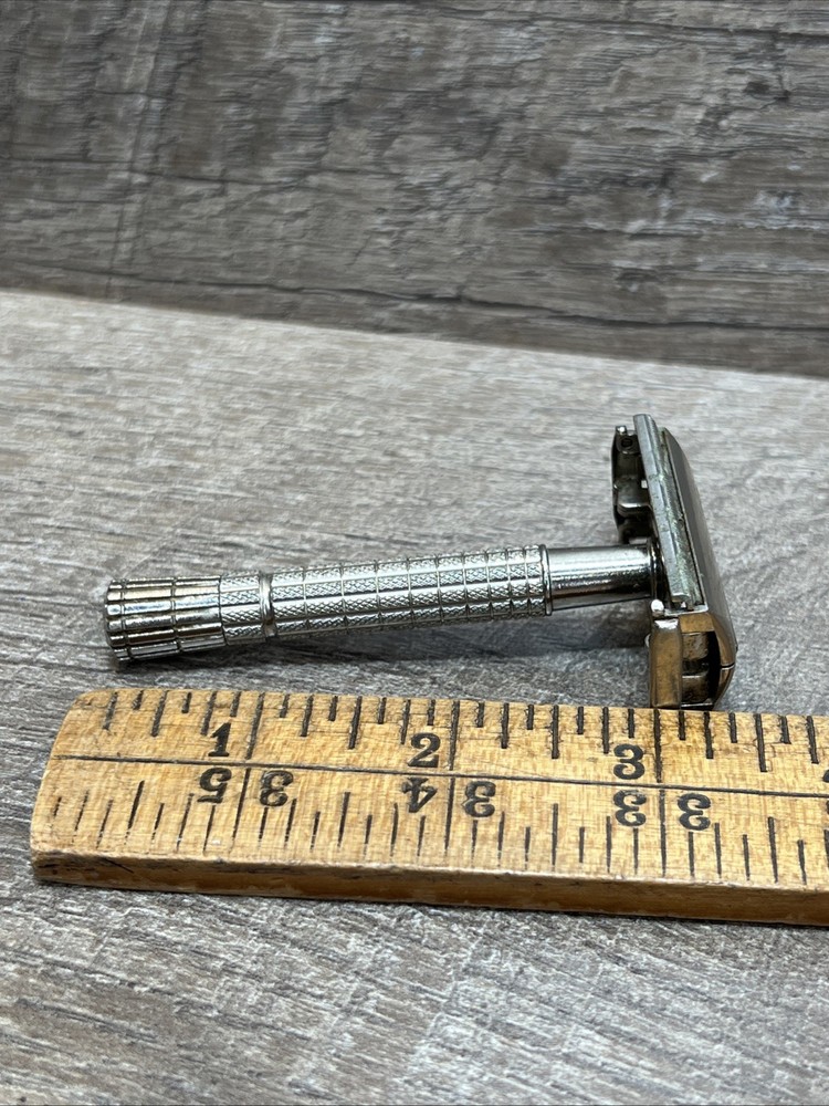 Vintage Gillette Flare Tip Super Speed Safety Razor - Date Code E1 1959