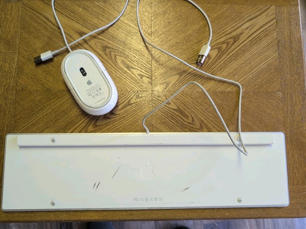 Apple Wired USB Keyboard & Mouse Bundle White QWERTY Plug & Play A1152 A1243