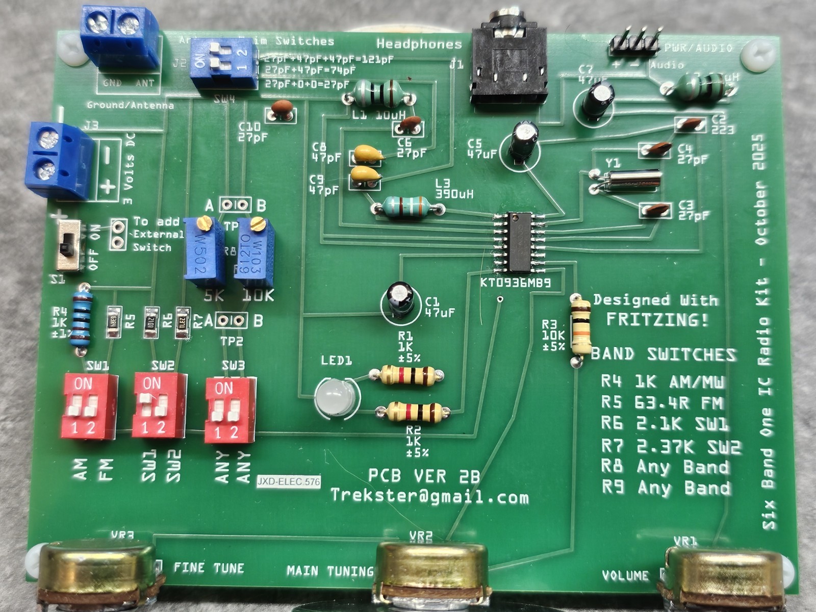 One IC Radio Kit. Receives AM FM SW1 SW2 +2 user choice! It's a Fun DIY Kit !