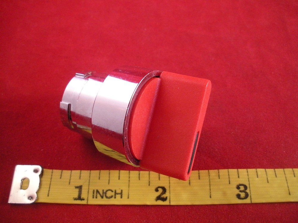 Telemecanique ZB2BD504 Red Selector Switch Operator Spring Return to Center Nnb