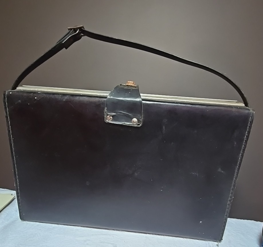Polaroid Land Camera Automatic 220 w Case Flash GE M3 Bulbs Untested