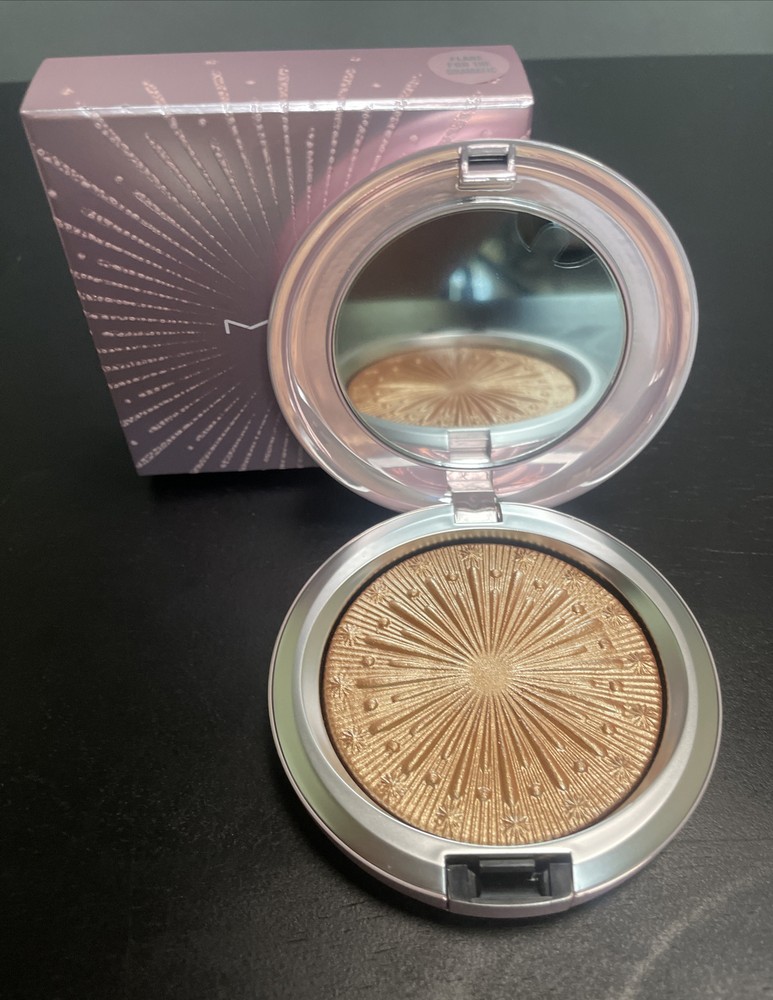 MAC frosted firework holiday Edition-flare for the dramatic Highlighter￼ ￼