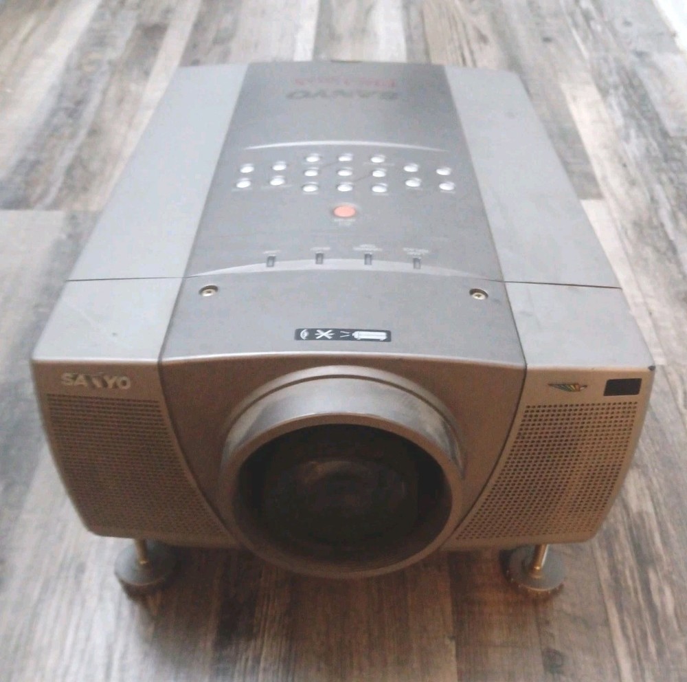 Working Sanyo PLC-XP30 Large Venue Presentation Projector PRO xtraX Multimedia