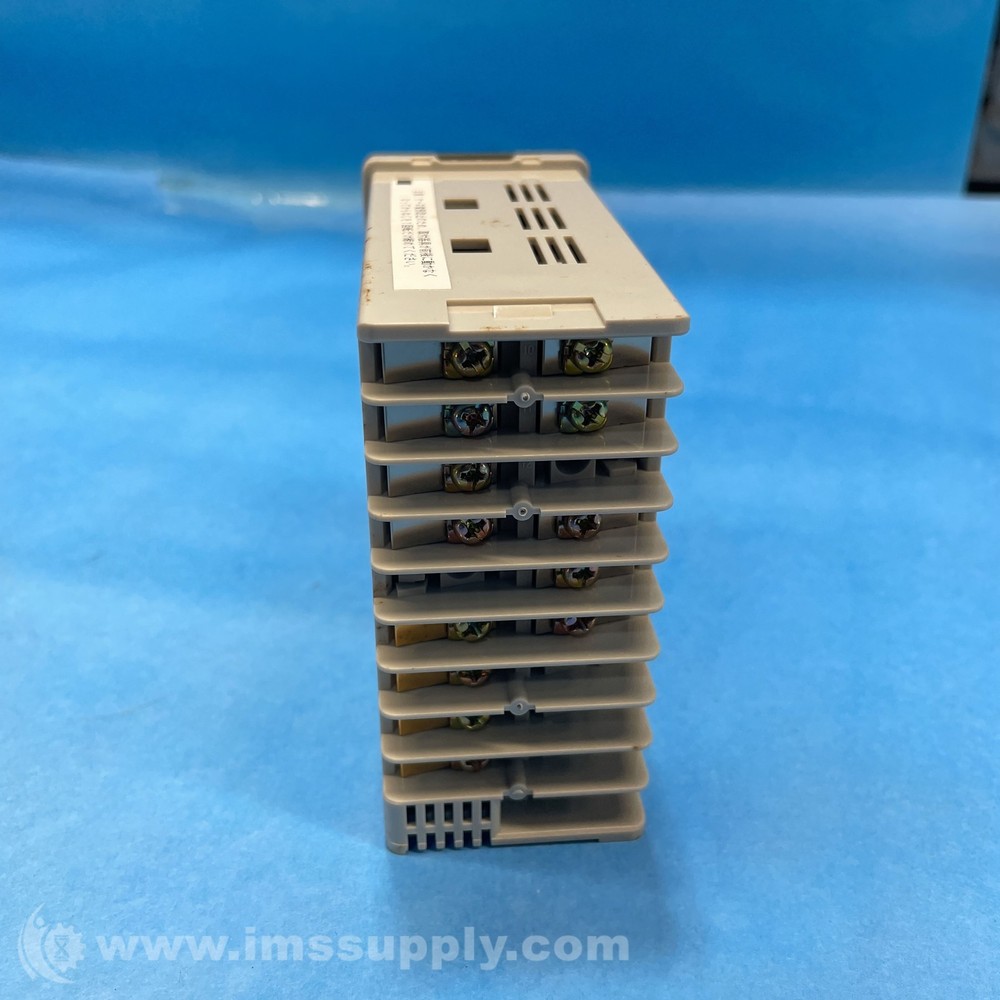 Yamatake SDC30 Temperature Controller FNOB