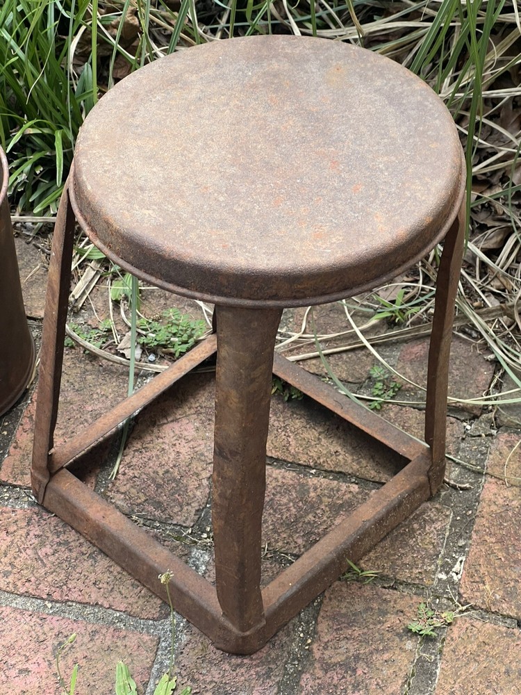 VINTAGE STOOL RUSTY FARM METAL & RUSTY BUCKET