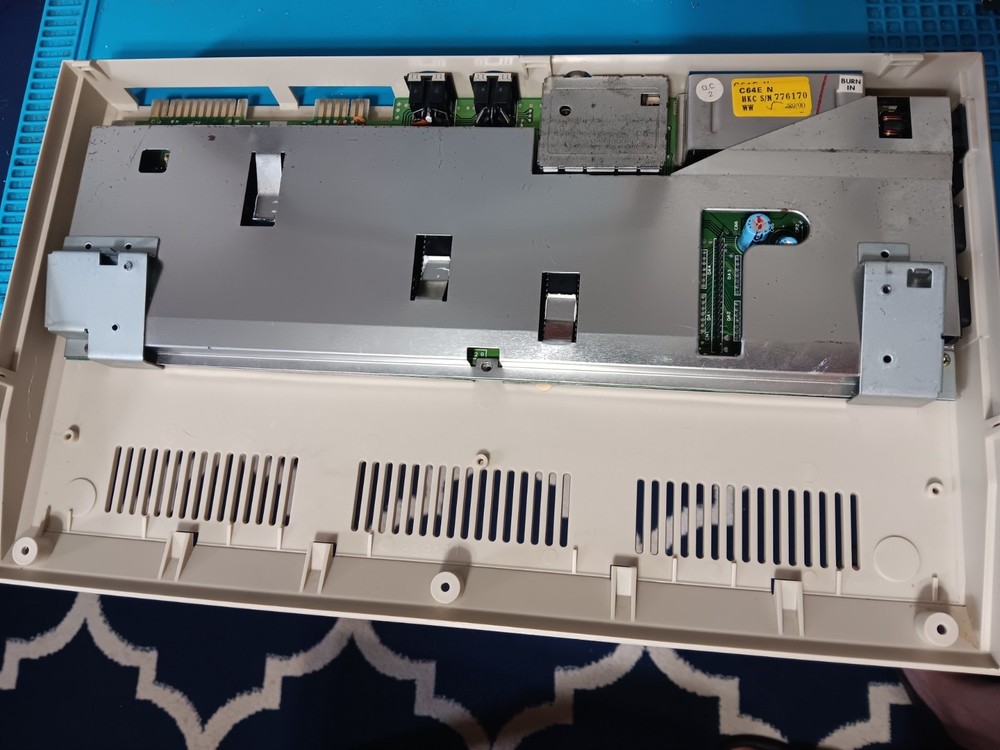 CLEANED, TESTED, WORKING Commodore 64C.