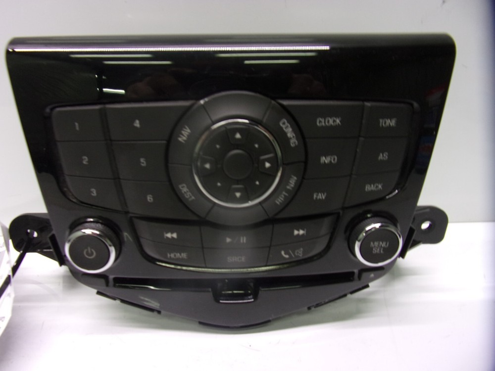 CHEVROLET CRUZE 2012 A/V Equipment control panel