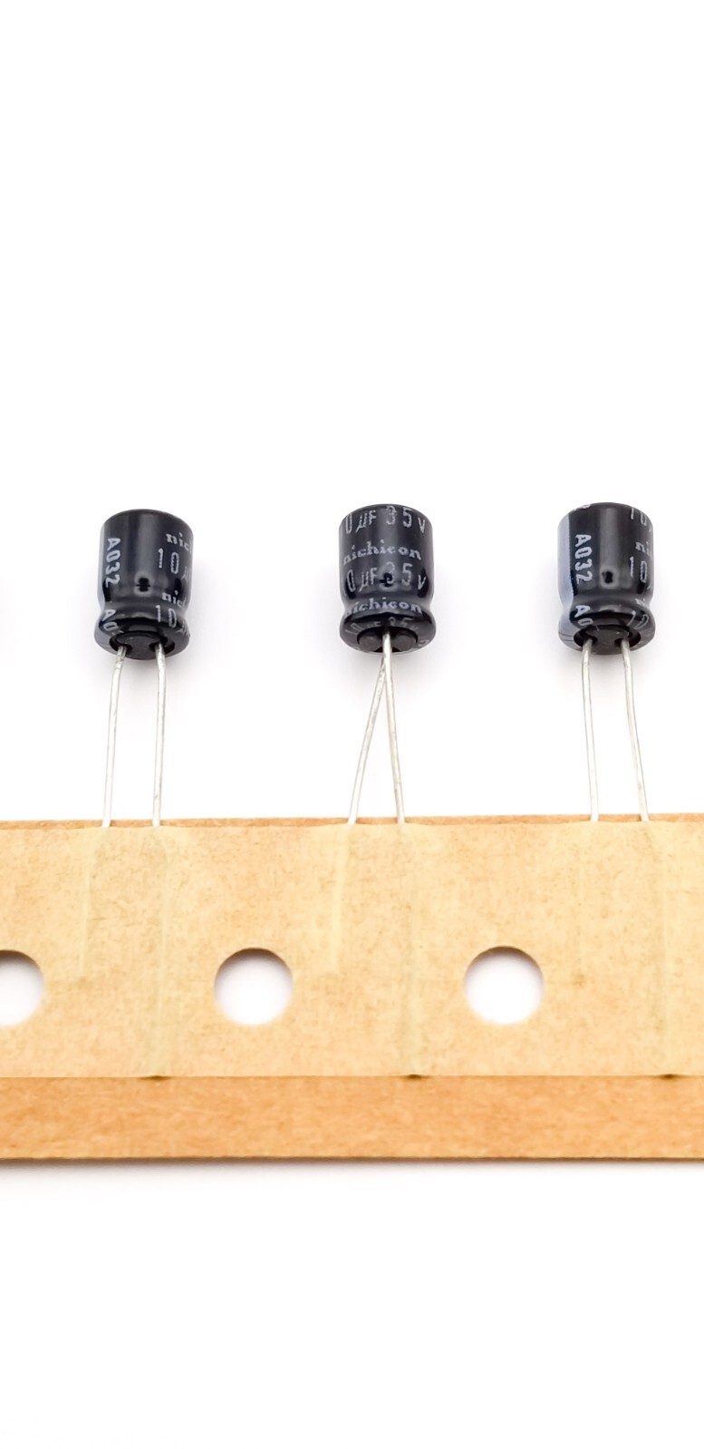 10pcs Nichicon 10uf 35v Miniature Radial Electrolytic Capacitors 5.2mm x 7.3mm