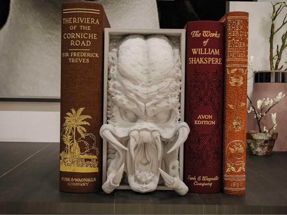 Predator Inspired - Book Nook or Wall Mount - Sci-Fi 3D Printed Decor