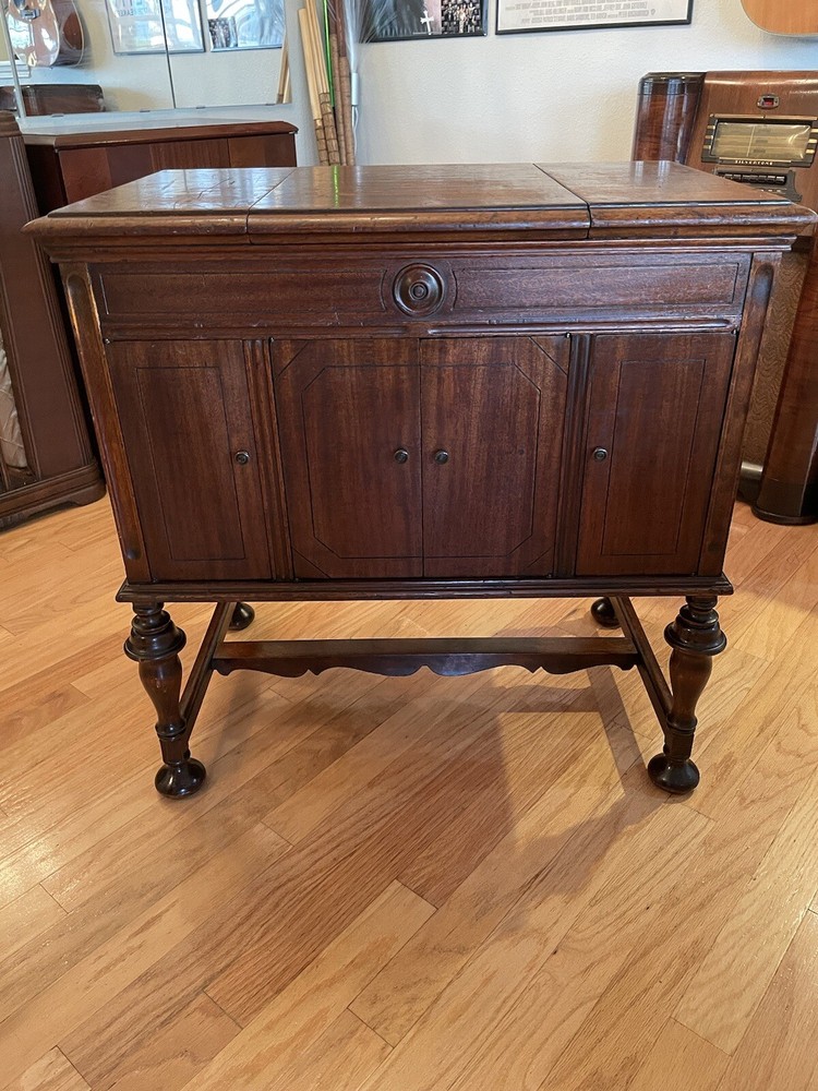 Victor Victrola Granada Phonograph