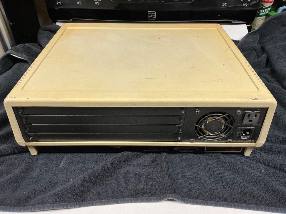 Radio Shack Tandy TRS-80 Model 2000 26-5103 Personal Computer Untested Powers On