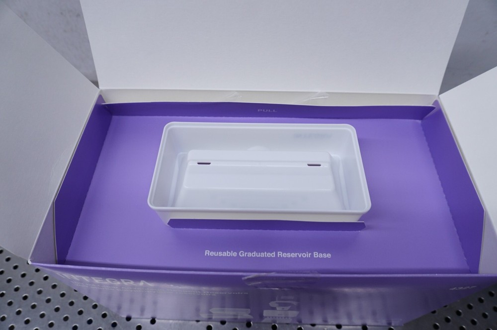 INTEGRA 100 ml Polypropylene Multichannel Reagent Reservoir Base + 200 Inserts