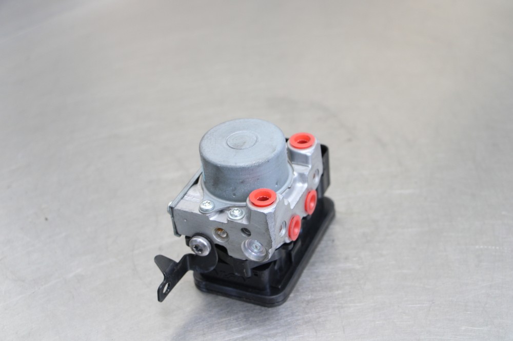 13-15 TRIUMPH STREET TRIPLE R ABS PUMP UNIT MODULE