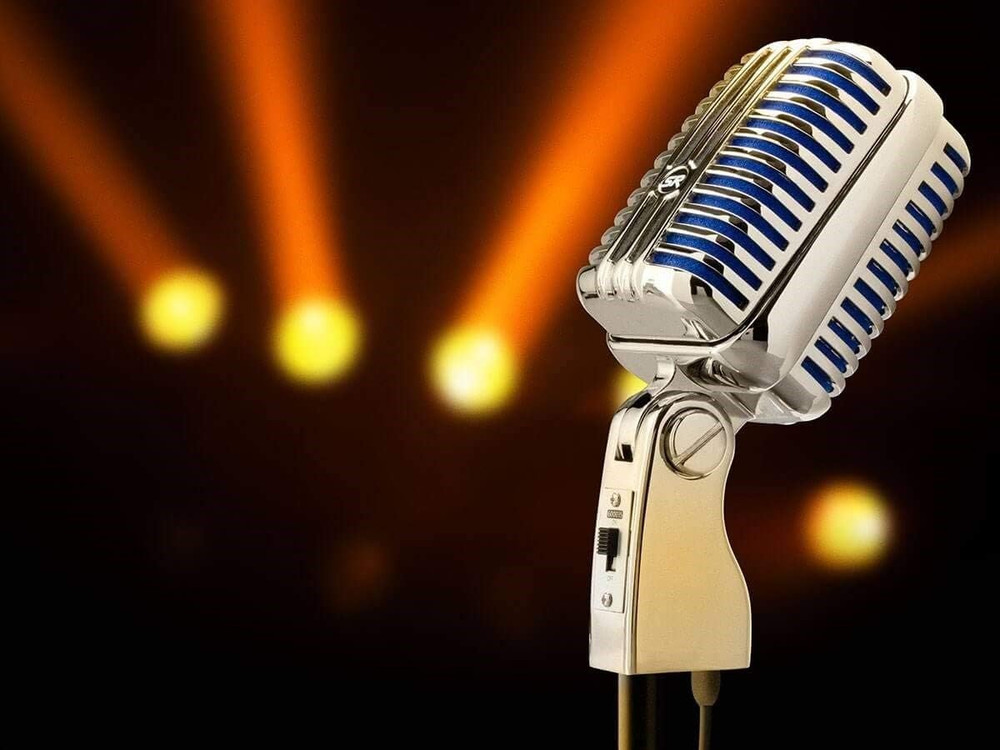Memphis Blue Classic Dynamic Microphone - Unidirectional, Retro-Style with Pop-F