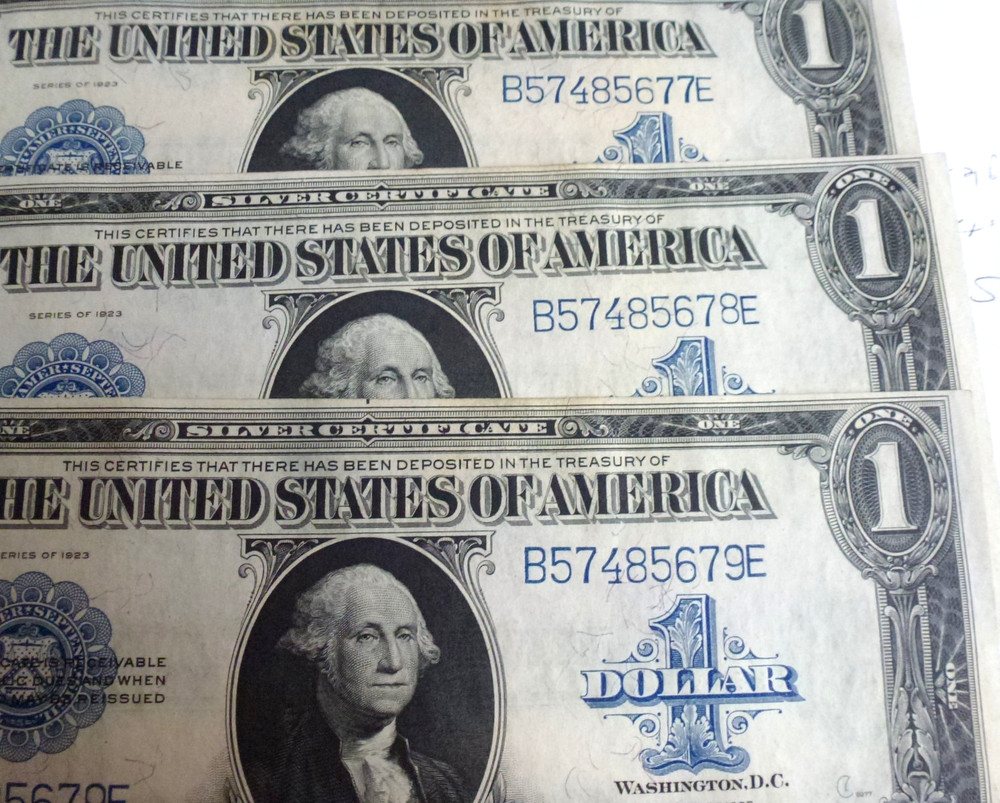 Three consecutive numbered Unc. 1923 $1.00 Large