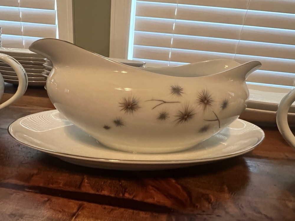 Beautiful 57 Piece Platinum Starburst Dinnerware By Creative