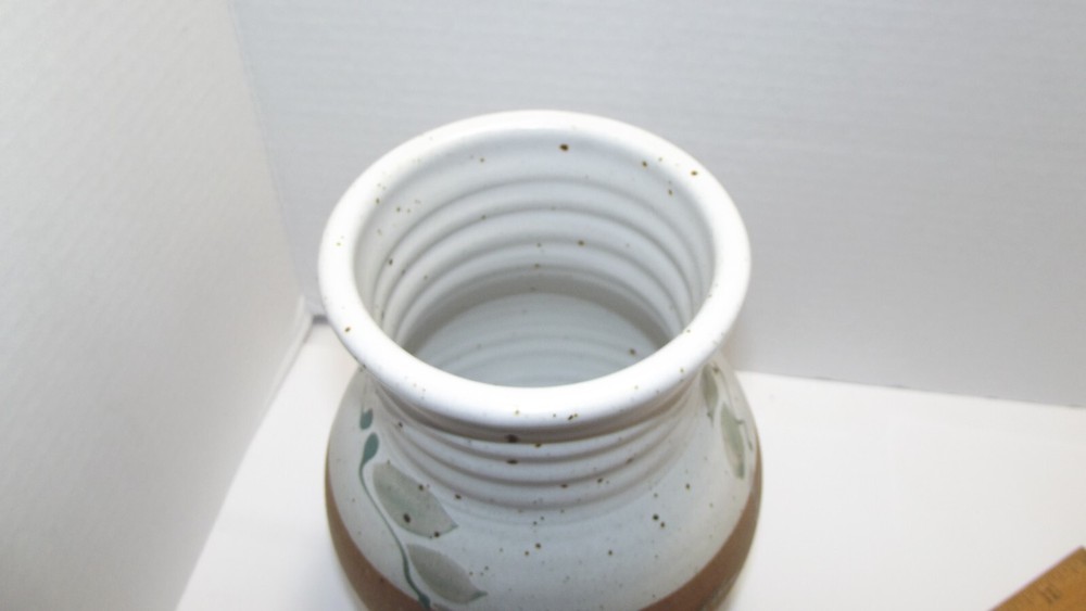 7" Beautiful Signed Studio Art Pottery Vase