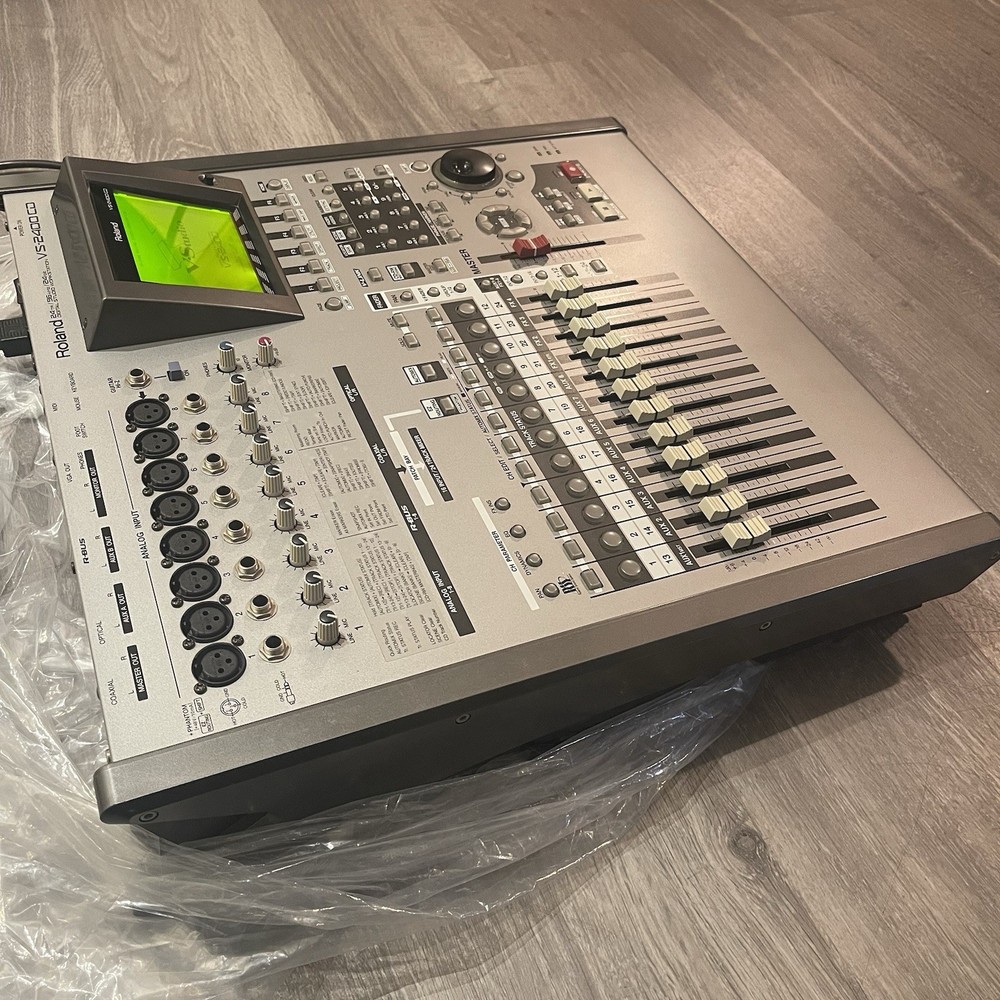 Roland VS-2400CD MTR Digital Multi-Track Recorder Digital Studio Workstation