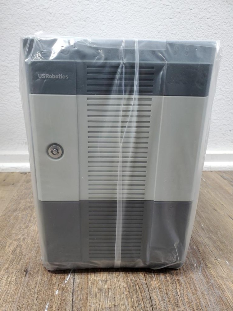J43 ♻ USRobotics USR8700 Serial ATA 4-Drive NAS ♻