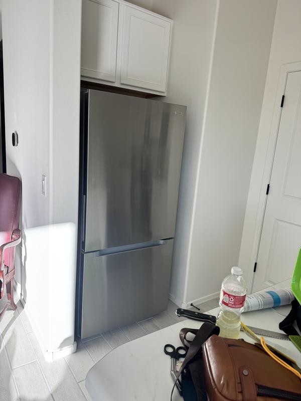 BAHAMAS 8 Vissani 30 in. 18.7 cu. ft. Bottom Freezers Refrigerators MDBF18SS