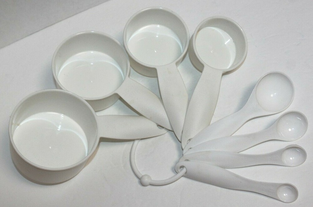 White Plastic 8 Piece Measuring Cup & Spoon Set
