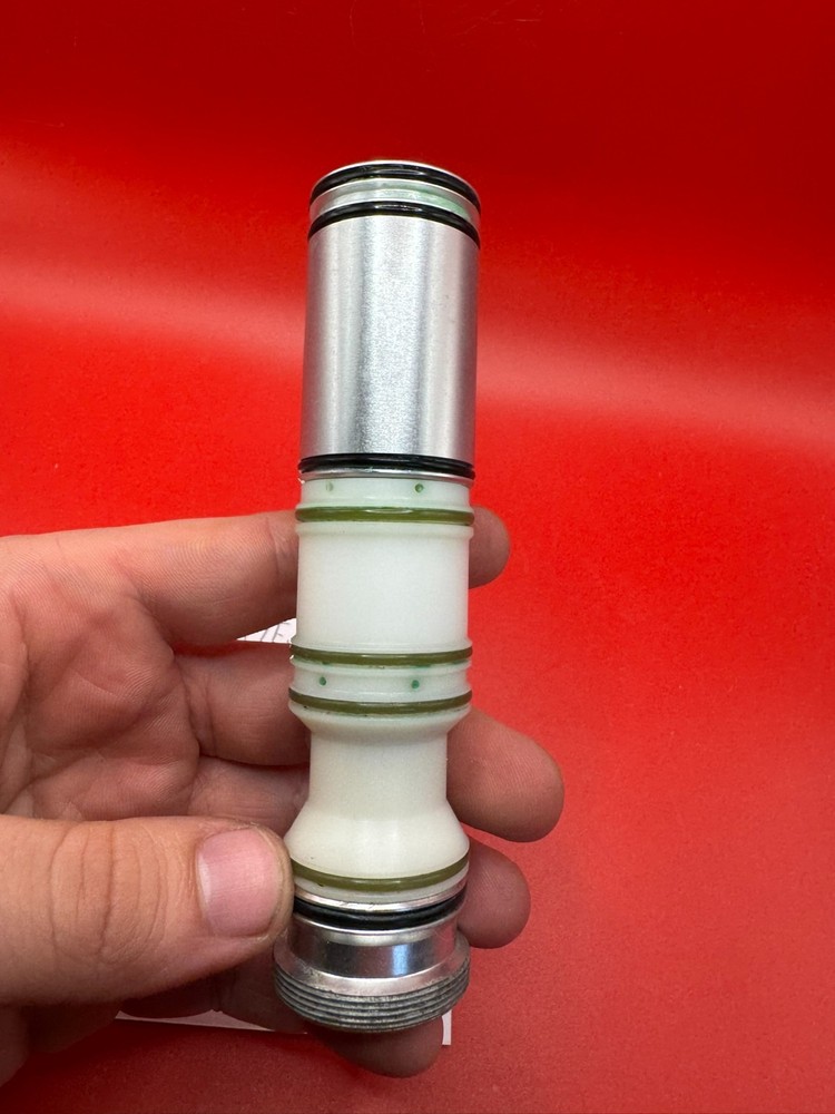 Smart Parts Shocker SFT Bolt/Engine White & Silver