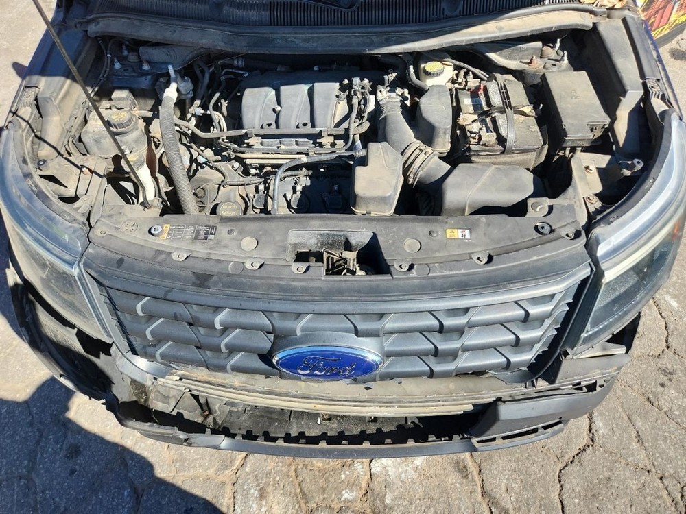 EXPLORER 2017 Glove Box 4942016