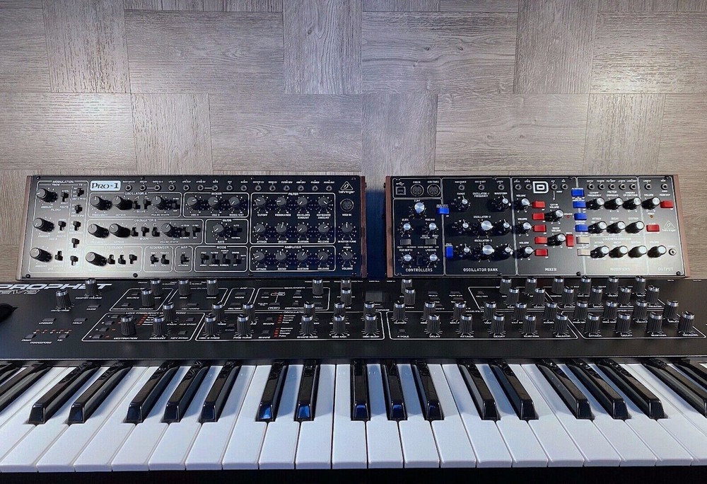 B-STOCK / Basic Stand for Behringer Model D / PRO 1 / Neutron / K2 / WASP / CAT