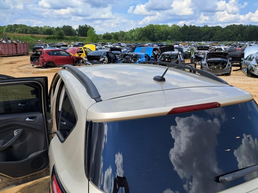 ESCAPE 2018 Glove Box 4753871