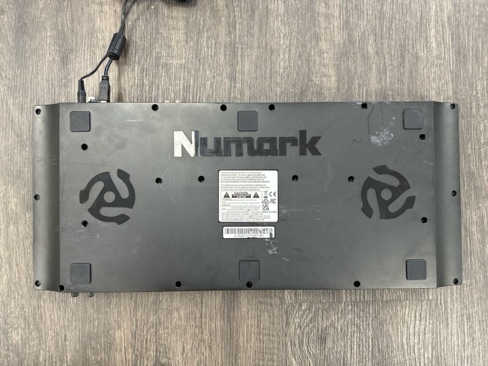 NUMARK ELECTRONICS SERATO DJ EQUIPMENT (B06006683)