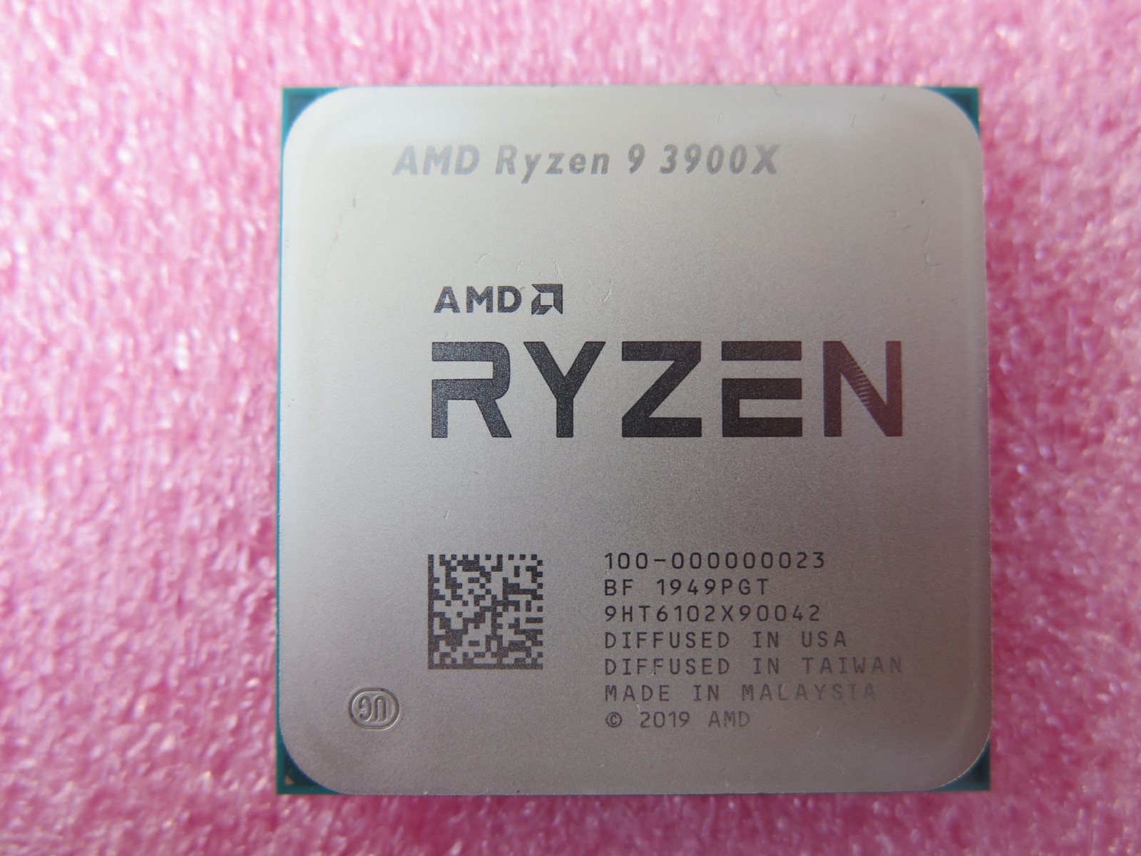 AMD Ryzen 9 3900X Desktop CPU  Processor AM4 12 cores 24-Thread 100-000000023