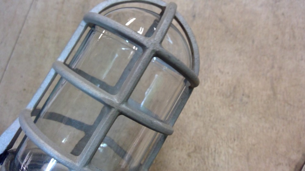 Redodot Explosion Proof Industrial Light Working **Cage has broken piece **