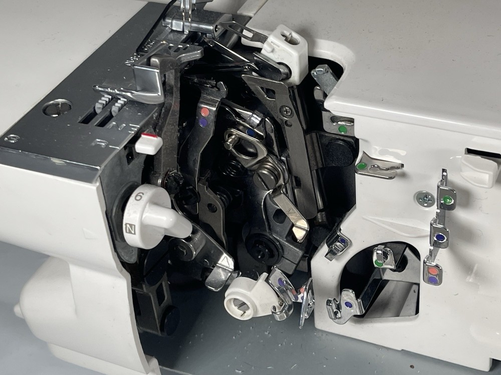 Husqvarna Viking Huskylock 936 Sewing Machine