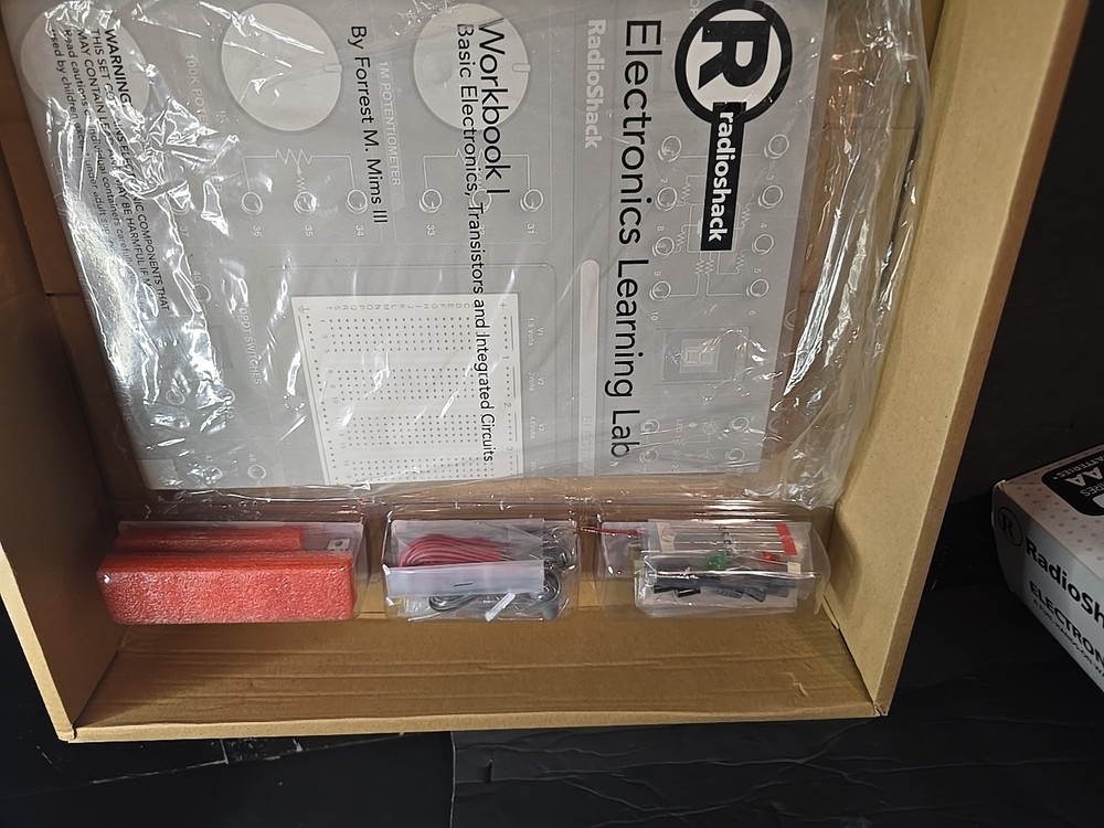 Radio Shack Electronics Learning Lab Kit Model #2800055. New Unused