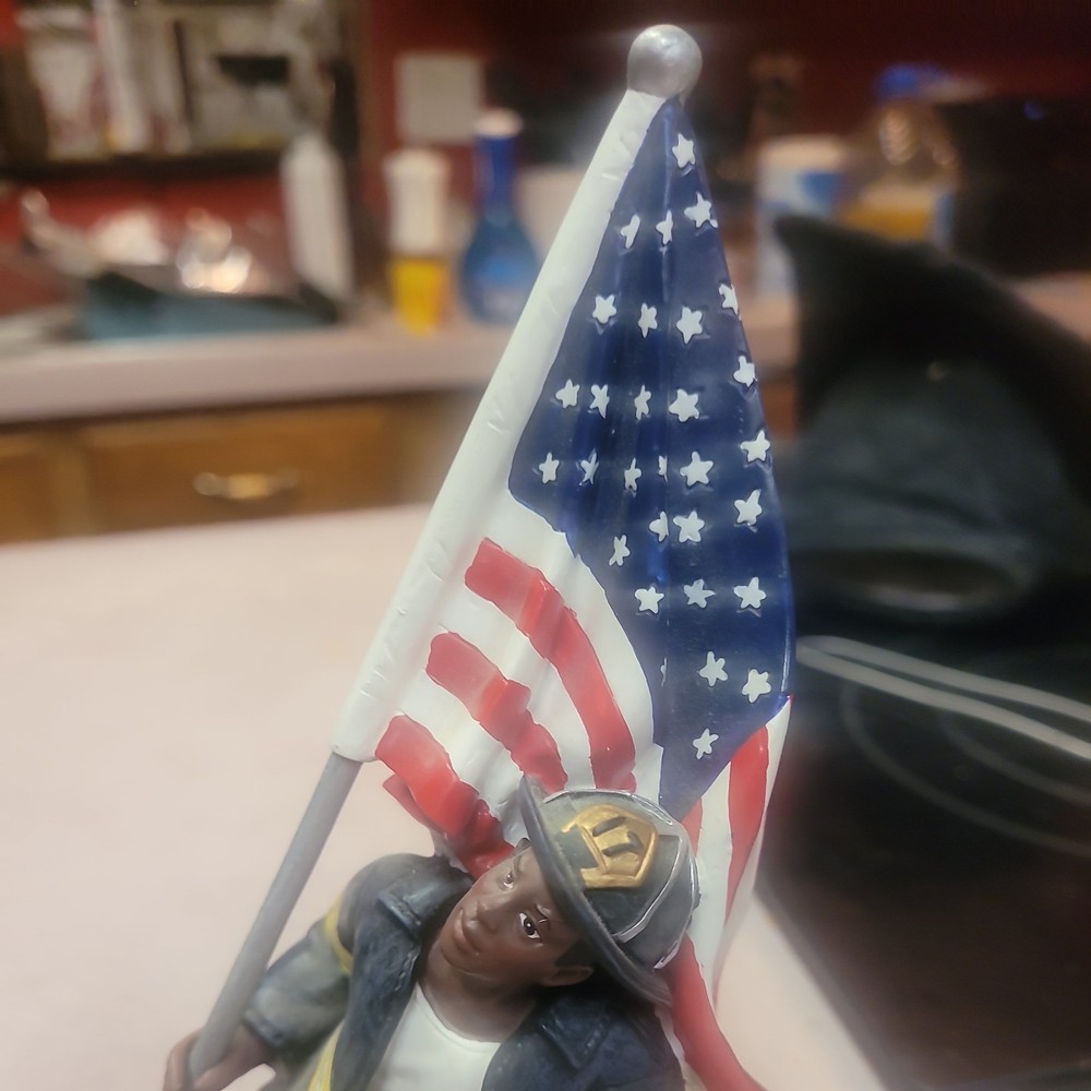 9/11 Statue No Box