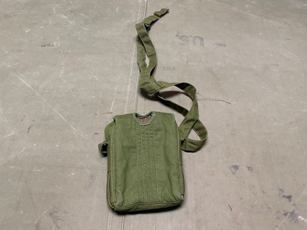 ORIGINAL WWII US AIRBORNE PARATROOPER RIGGER MADE JUMP CANTEEN CARRIER BAG