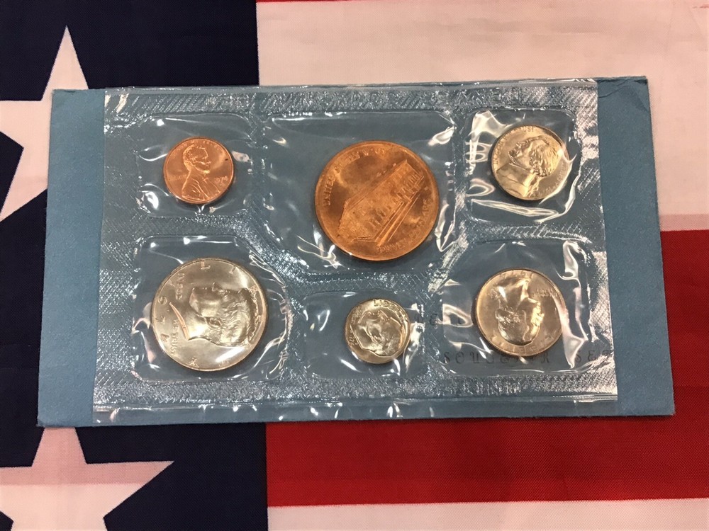 1974-D Official US Mint Souvenir Set with Envelope.