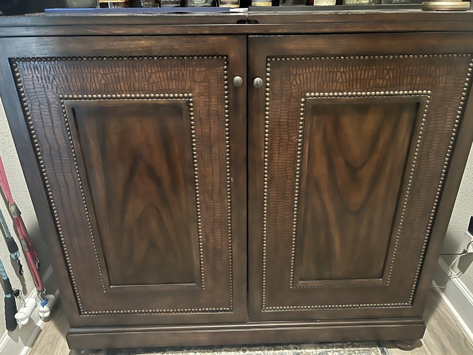 Stylish Wooden Bar Cabinet , Holds Lots Of Bottles, Glasses And Accessories.