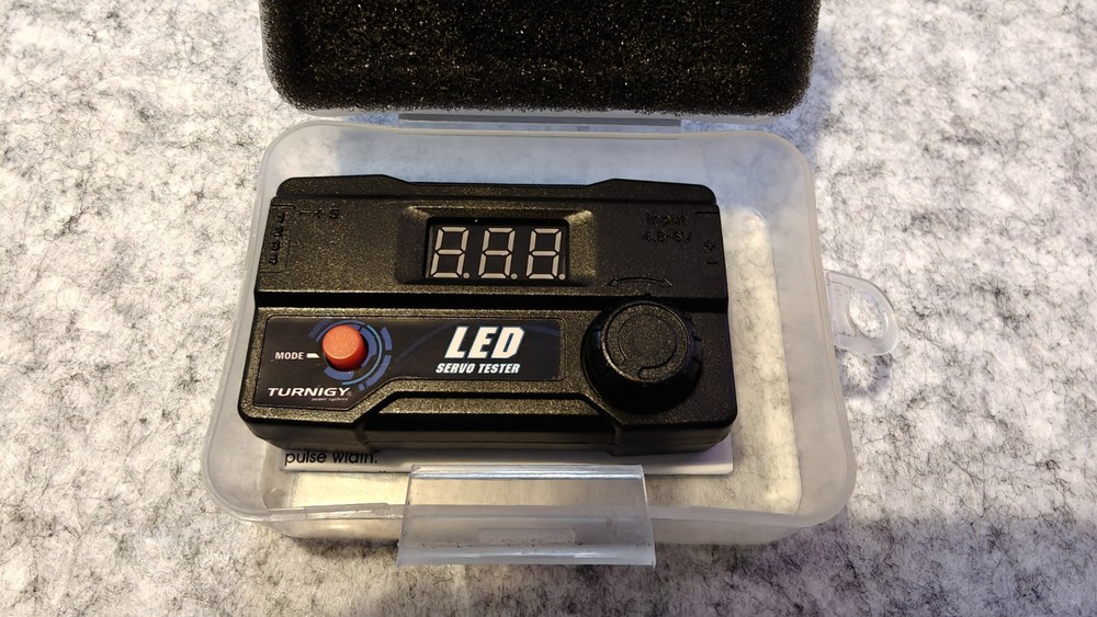 Turning 4 Channel Digital LED RC Servo Tester. Automatic and manual test modes.